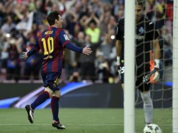 1-0. Messi celebró el primer gol que anotó de penalti.