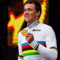 Santini se vuelca con Bérgamo: de maillots de campeones del mundo a fabricar mascarillas