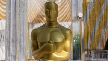 How much does an Oscars trophy cost and what is it made of?