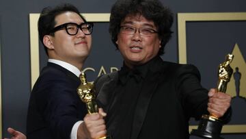 Han Jin Won and Bong Joon Ho pose with the Oscar for Best Original Screenplay for &quot;Parasite&quot; in the photo room at the 92nd Academy Awards in Hollywood, Los Angeles, California, U.S., February 9, 2020. REUTERS/Lucas Jackson