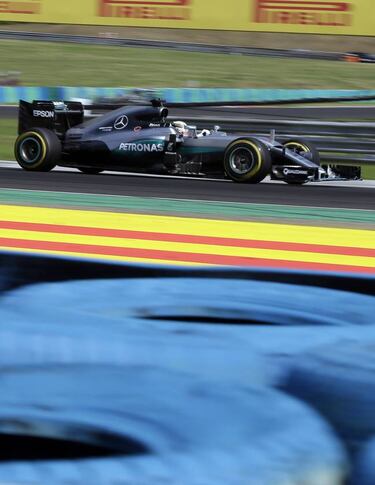 Lewis Hamilton wins in Hungary to claim overall lead