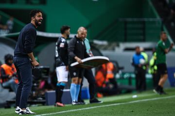 Lisbon (Portugal), 17/09/2023.- Sporting's head coach Ruben Amorim reacts during the Portuguese First League soccer match between Sporting and Moreirense FC in Lisbon, Portugal, 17 September 2023. (Lisboa) EFE/EPA/RODRIGO ANTUNES
