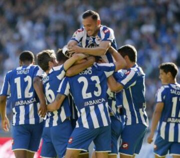 Deportivo de la Coruña-Levante.
Los jugadores del Deportivo celebran el gol marcado por el defensa Alberto Lopo. 1-0.