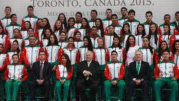 La delegaci&oacute;n mexicana que parti&oacute; a Toronto. 