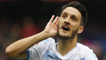 Lazio&#039;s forward Luis Alberto Romero Alconchel from Spain celebrates after scoring during the Italian Serie A football match Genoa Vs Lazio on April 15, 2017 at the &#039;Luigi Ferraris Stadium&#039; in Genoa.  / AFP PHOTO / Marco BERTORELLO