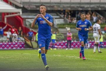 Su habilidad ha sido fundamental para Cruz Azul en los últimos torneos, además ha representado a la Selección Mexicana.