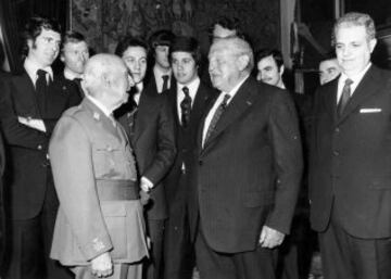 Bernab¨¦u junto a Francisco Franco