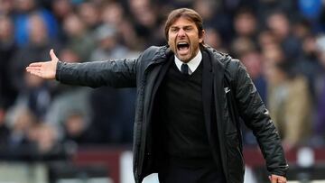 Soccer Football - Premier League - West Ham United vs Chelsea - London Stadium, London, Britain - December 9, 2017 Chelsea manager Antonio Conte reacts REUTERS/David Klein EDITORIAL USE ONLY. No use with unauthorized audio, video, data, fixture lists, club/league logos or "live" services. Online in-match use limited to 75 images, no video emulation. No use in betting, games or single club/league/player publications. Please contact your account representative for further details.