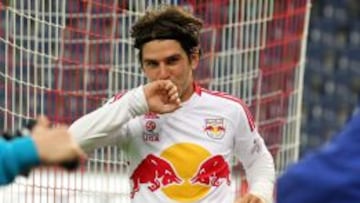 Jonathan Soriano celebra un tanto con el Red Bull Salzburgo