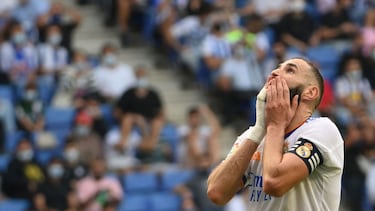 TOPSHOT - Real Madrid's French forward Karim Benzema reacts during the Spanish League football match between RCD Espanyol and Real Madrid CF atxA0the RCDE Stadium in Cornella de Llobregat on October 3, 2021. (Photo by LLUIS GENE / AFP)