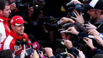 Sebastian Vettel atiende a la prensa en el circuito de Jerez.