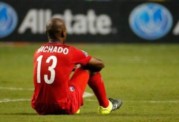 Adolfo Machado tendido en el césped del Georgia Dome lamentando la eliminación panameña en semifinales de Copa Oro.