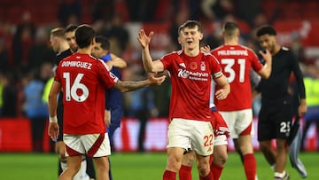 Soccer Football - Premier League - Nottingham Forest v West Ham United - The City Ground, Nottingham, Britain - November 2, 2024 Nottingham Forest's Ryan Yates and Nottingham Forest's Nicolas Dominguez celebrate after the match Action Images via Reuters/Andrew Boyers EDITORIAL USE ONLY. NO USE WITH UNAUTHORIZED AUDIO, VIDEO, DATA, FIXTURE LISTS, CLUB/LEAGUE LOGOS OR 'LIVE' SERVICES. ONLINE IN-MATCH USE LIMITED TO 120 IMAGES, NO VIDEO EMULATION. NO USE IN BETTING, GAMES OR SINGLE CLUB/LEAGUE/PLAYER PUBLICATIONS. PLEASE CONTACT YOUR ACCOUNT REPRESENTATIVE FOR FURTHER DETAILS..