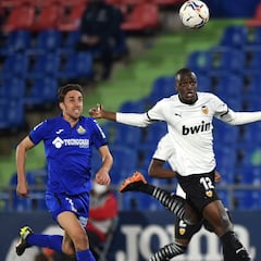 Aprobados y suspensos: Diakhaby y el Valencia tropiezan con la misma piedra por enésima vez