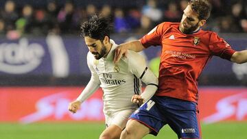 Fausto Tienza, junto con Isco en el Osasuna-Real Madrid, en El Sadar.