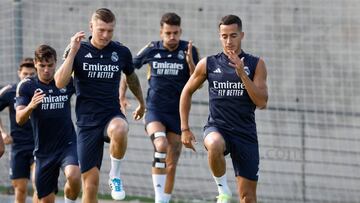 Ceballos, entre Lucas y Kroos, en la sesión de este martes en Valdebebas.