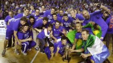 El Burgos celebra el ascenso.