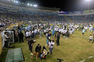 Tragedia en el fútbol salvadoreño, noticias en vivo: última hora de la estampida de Alianza vs FAS