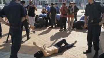 La Eurocopa se ha saldado con 600 detenidos. En la imagen, el arresto de un grupo de mujeres activistas frente al Estadio Ol&iacute;mpico de Kiev.