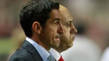 El Sevilla despide a Jiménez