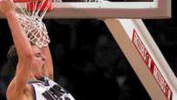 ESPECTACULAR. Gasol ya machaca los aros de la NBA sin importarle quién se le ponga por delante.