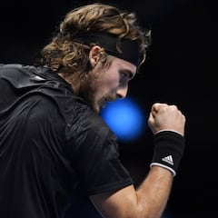 Tsitsipas reacciona, elimina a Rublev y clasifica a Thiem