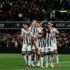 El Castellón vuela ante el Depor y se pone líder en solitario