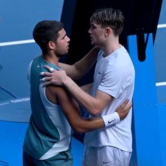 Alcaraz pasa a cuartos sin desgaste