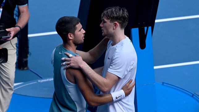 Alcaraz pasa a cuartos sin desgaste