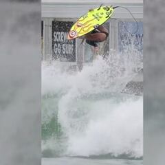 Erin Brooks deslumbra ahora con flips entre olas artificiales