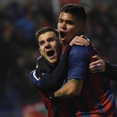 'Cucho' Hernández, clave en el Huesca que se acerca a primera