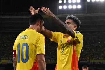 La Selección Colombia goleó 3-0 a Bolivia en el estadio Metropolitano y selló su paso a la Copa del Mundo 2026. Anotaron James, Jhon Córdoba y Juanfer Quintero.
