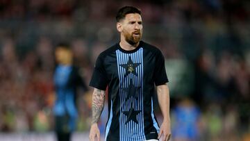 Soccer Football - World Cup - South American Qualifiers - Paraguay v Argentina - Estadio Defensores del Chaco, Asuncion, Paraguay - November 14, 2024 Argentina's Lionel Messi during the warm up before the match REUTERS/Cesar Olmedo