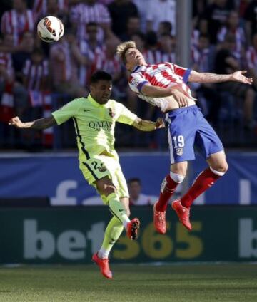 Dani Alves y Fernando Torres.