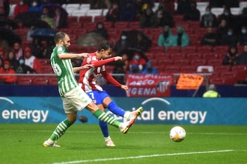 Jo?o F¨¦lix marca el 3-0 al Betis.