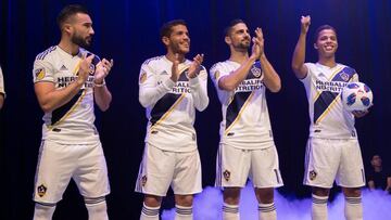LA Galaxy presentó su uniforme para la temporada 2018