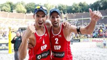 ALEGR&Iacute;A. Herrera (izquierda) y Gavira (derecha) celebran el tercer puesto en el Grand Slam de Berl&iacute;n.