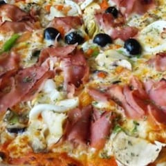 How many Olive Garden restaurants are there in the United States? What makes the chain so popular?