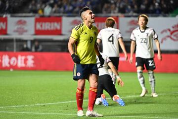 Jhon Jáder Durán y un golazo de chilena de Rafael Santos Borré le dieron la vuelta al marcador tras el primer tanto de Mitoma. Lorenzo mantiene su invicto con la Selección Colombia.