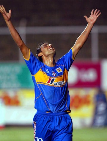 En el Apertura 2005 marcó 11 goles y se consagró campeón de goleo, sin embargo, otros 3 jugadores lograron la misma cantidad de goles.