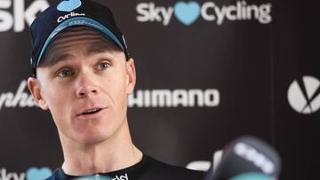 JOJ02 HILTERFINGEN (SUIZA) 19/07/2016.- El actual l&iacute;der del Tour de Francia, el brit&aacute;nico Chris Froome, del equipo Sky, da una rueda de prensa el d&iacute;a de descanso previo a la 17&ordf; etapa de la 103&ordf; edici&oacute;n del Tour de Francia en Hilterfingen, Suiza, hoy, 19 de julio de 2016. EFE/Manuel Lopez