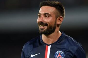 Ezequiel Lavezzi: el 'Pocho' acaba contrato en junio y está loco por la música. Es conciente de que el Barça está buscando reforzar su ataque con jugadores buenos, bonitos y baratos. Su buena relación con Messi le sitúa el primero en las apuestas