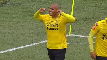 Humberto Suazo hace historia