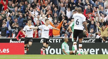 El Betis, rival idóneo para que Gameiro y Guedes se enchufen