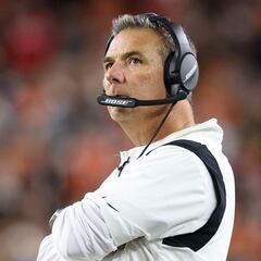 Shad Khan: Urban Meyer debe ganarse de nuevo nuestra confianza