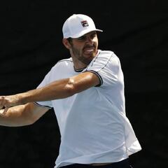 El gigante Opelka defiende a Djokovic: "Se preocupa por nuestro deporte"