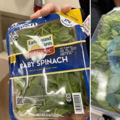 Una mujer encuentra una rana viva en una bolsa de espinacas