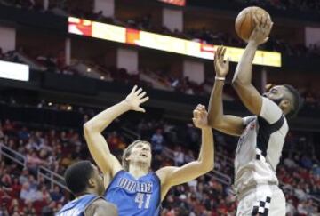 James Harden y Dirk Nowitzki.