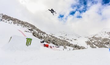 El freeskier suizo, Campeón del Mundo FIS de Big Air 2019 y medalla de oro en los X Games, se impuso en la gran final del sábado haciendo valer su papel de favorito.