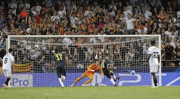 0-2 Pjanic marcó el segundo gol de penalti.
